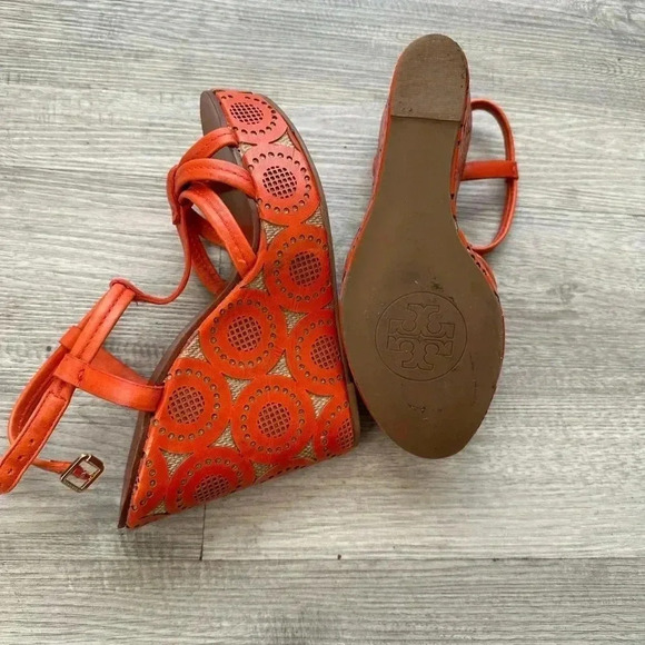 Tory Burch Ida Cutout Wedge Orange
Leather Sandals Size 7.5 comfy - Picture 6 of 9